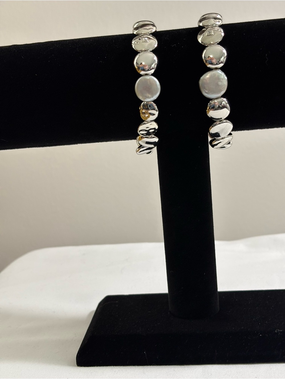 Vintage Chicos Silver tone 2 bracelet set Disc stretch bead w/ faux Pearl